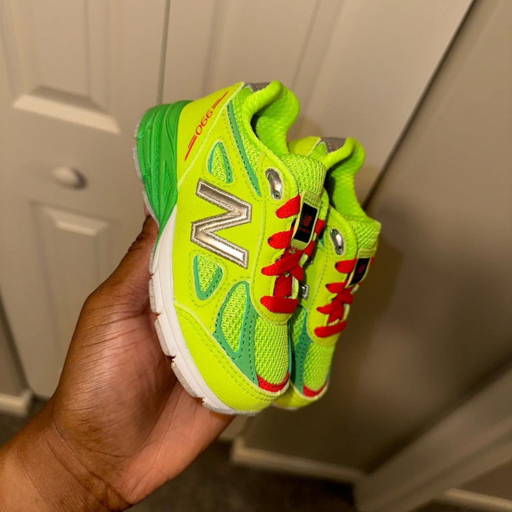 New Balance 990v4 TD “Grinches”